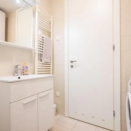 Apartman Lorenzo - Cozy With Balcony & Free Parking Zadar