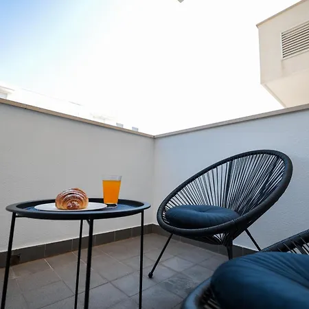 Apartman Lorenzo - Cozy With Balcony & Free Parking Zadar