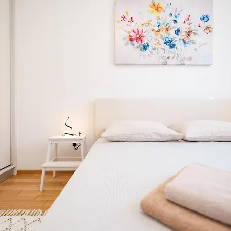 Apartman Lorenzo - Cozy With Balcony & Free Parking Zára