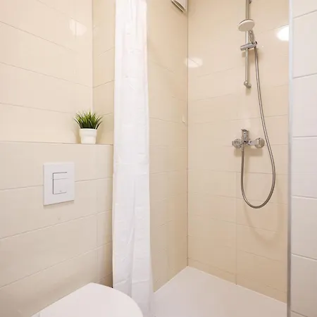 Apartman Lorenzo - Cozy With Balcony & Free Parking *