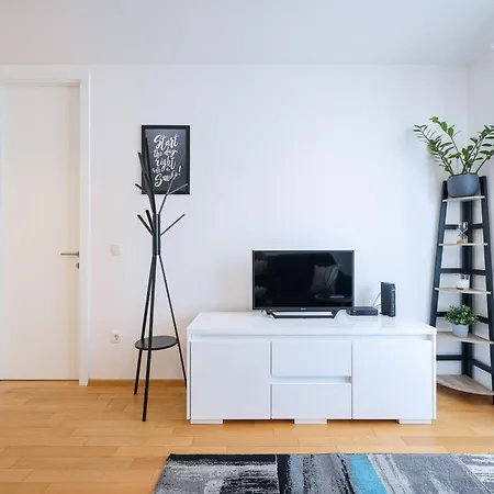 Apartman Lorenzo - Cozy With Balcony & Free Parking