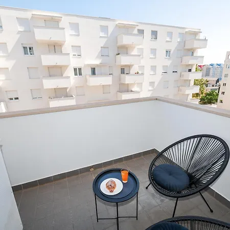 Lorenzo - Cozy With Balcony & Free Parking Apartman Zára