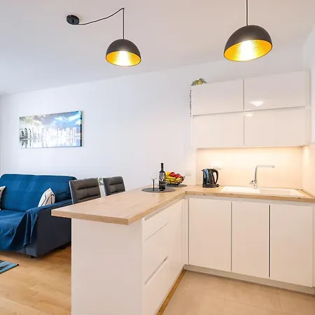 Lorenzo - Cozy With Balcony & Free Parking Apartman